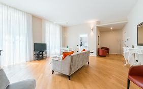 Loft Azalea, By R Collection Apartment